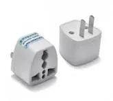 ADAPTADOR EUROPEO A 110V BLANCO  Y NEGRO