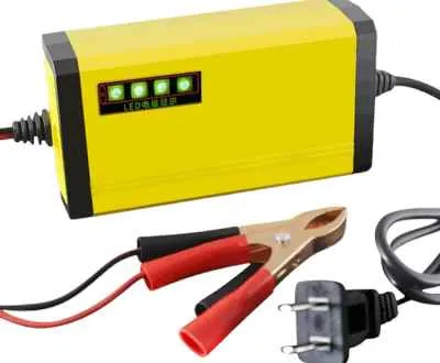 [1642] CARGADOR BATERIA CARRO 12V 2A TRIUMPHANT KNIGHT NARANJA 1701US